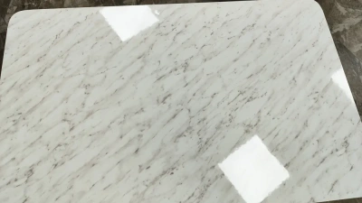 стол лофт трапеция 32мм (мрамор 4131глянец) белые ножки